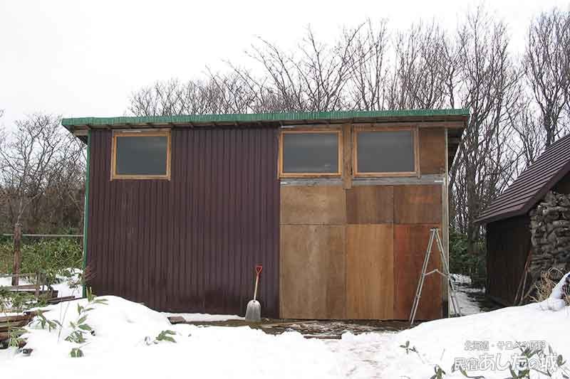 11扉を仮止めする | 廃材で作る物置小屋