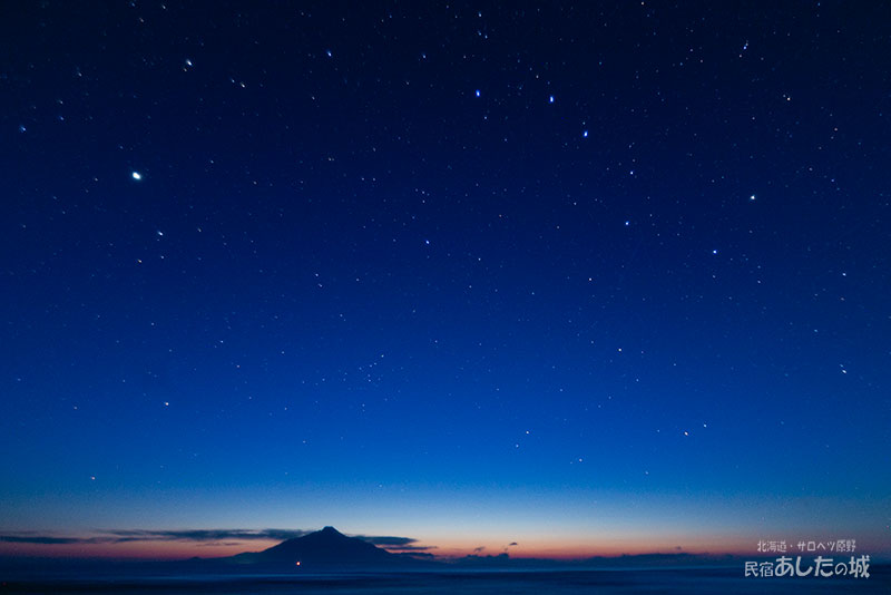 霧、残照と北斗七星、天の川など