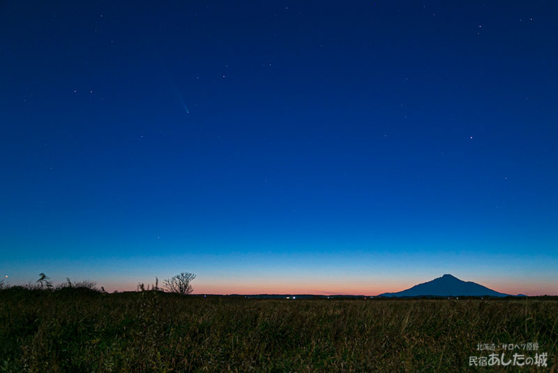 17日の残照と紫金山・アトラス彗星