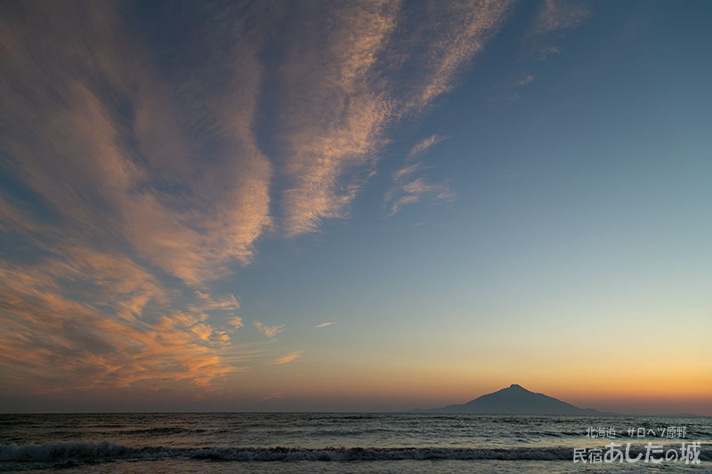 7月7日の利尻と夕焼け雲