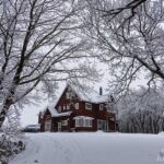 私道から見た宿の建物