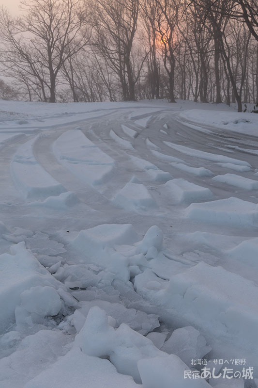 私道から駐車場にかけて