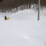 猛吹雪の後、私道の除雪作業（2018年）