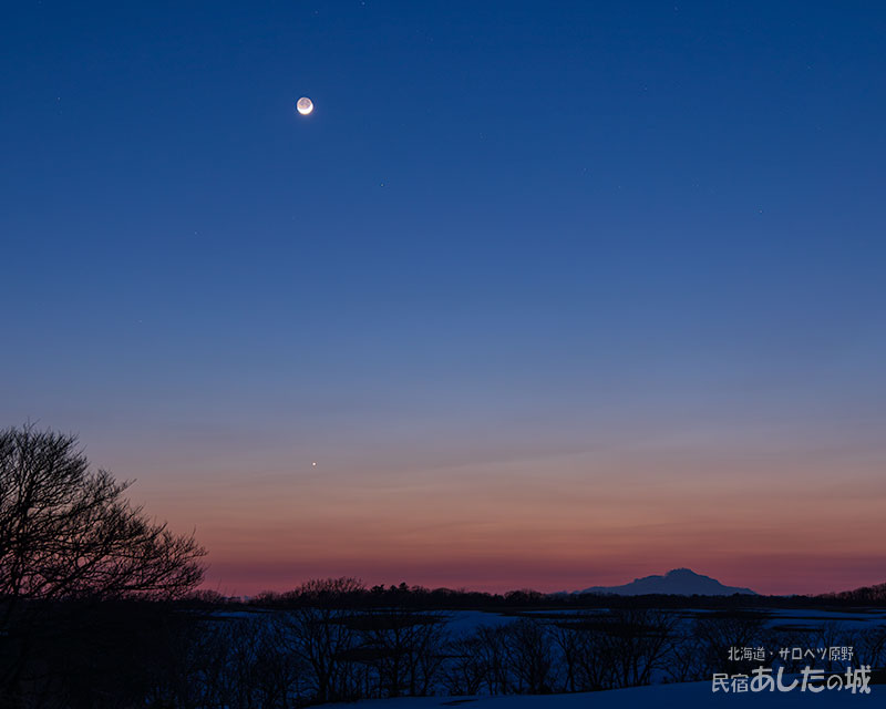 月齢2.1の月と金星と利尻