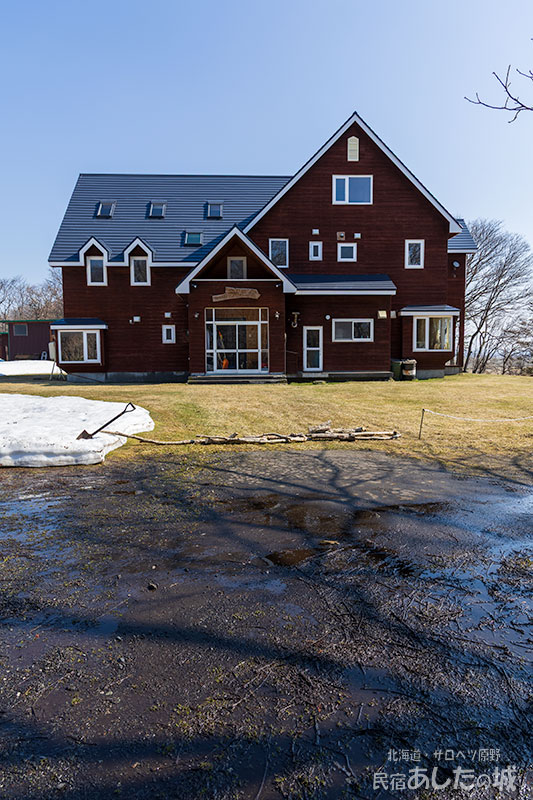 春水がついた駐車場