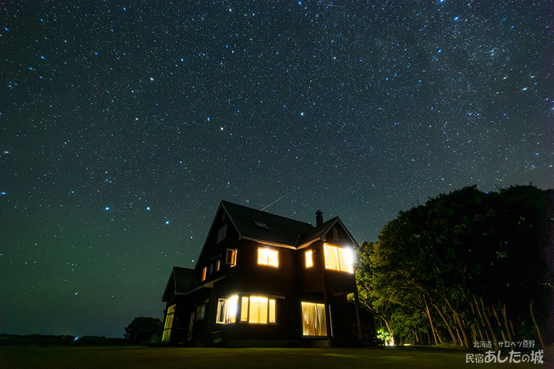 屋根に突き刺す流れ星
